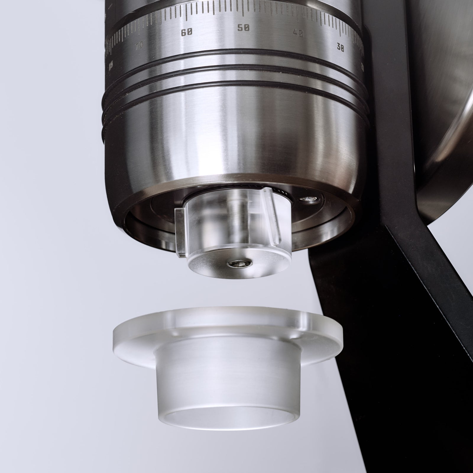 Magnetic PMMA funnel detaching from the NECCST Series 1 zero-retention chamber