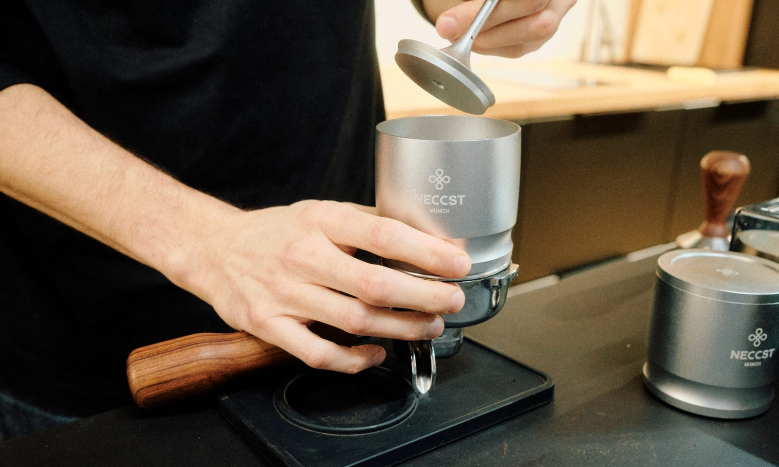 The Dosing Ground Shaker knocking the static out of a fresh dose